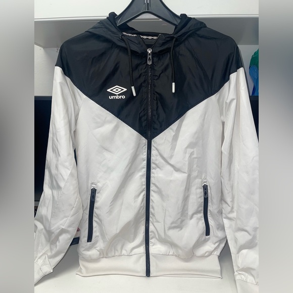Umbro Other - Umbro Men's Black and White Windbreaker